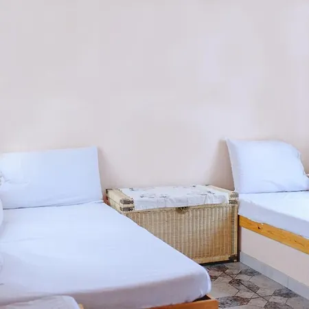 Entire House With Garden, 70m From The Beach. Holiday home Galatas (Poros)