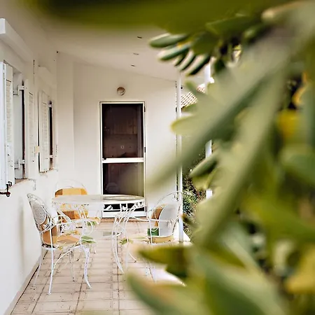 Σπίτι διακοπών Entire House With Garden, 70m From The Beach. *