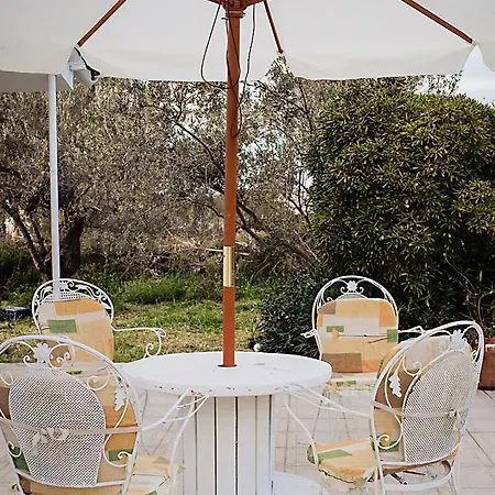 Entire House With Garden, 70m From The Beach. * Γαλατάς